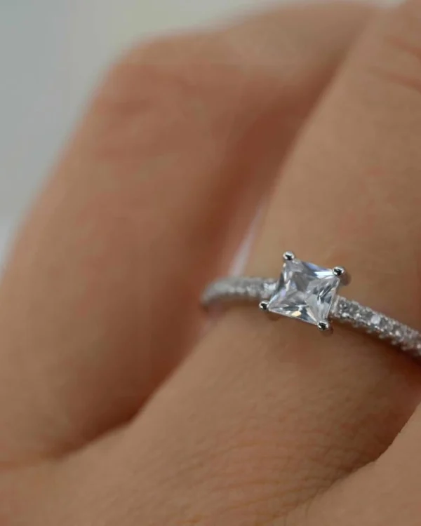 SREBRNI PRSTEN S CIRKONIMA (S251206-185335)