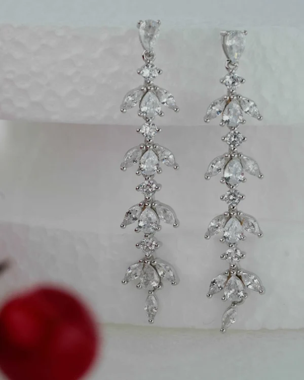 SREBRNE NAUŠNICE S CIRKONIMA (S251208-124536)