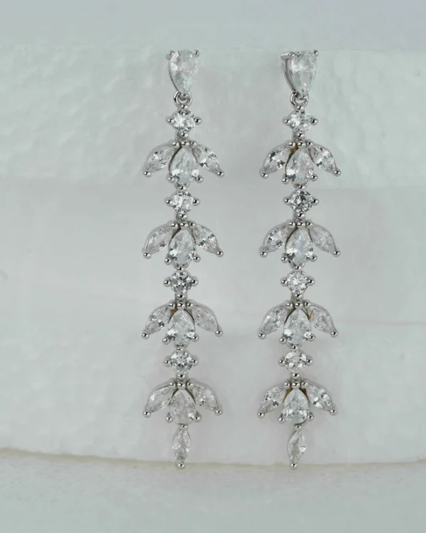 SREBRNE NAUŠNICE S CIRKONIMA (S251209-105327)