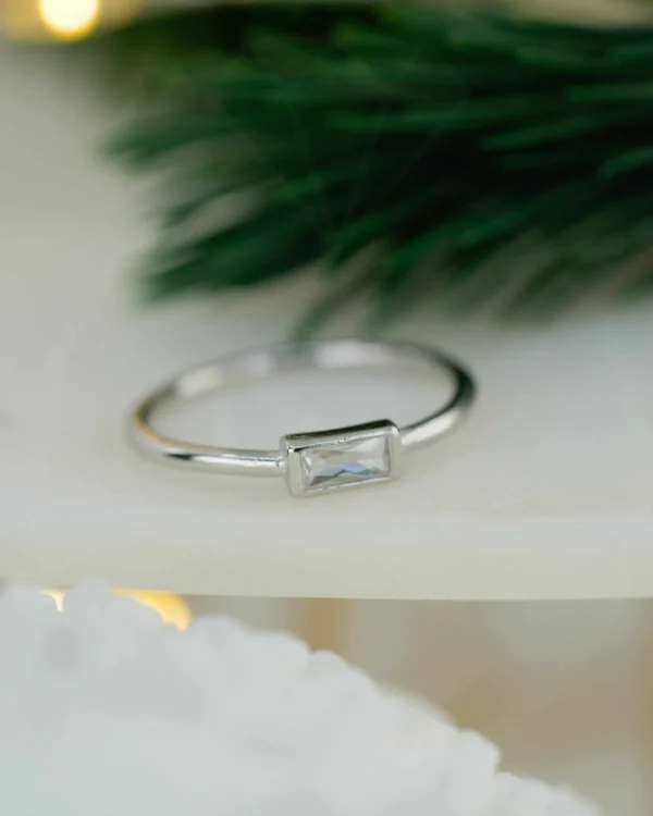 SREBRNI PRSTEN S CIRKONOM (S251209-142820)