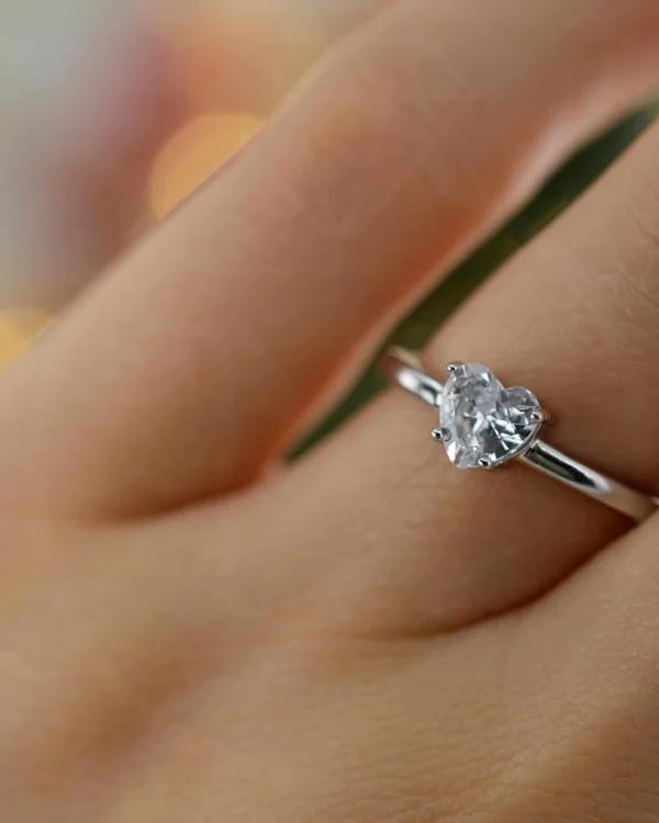 SREBRNI PRSTEN S CIRKONOM (S251209-185241)