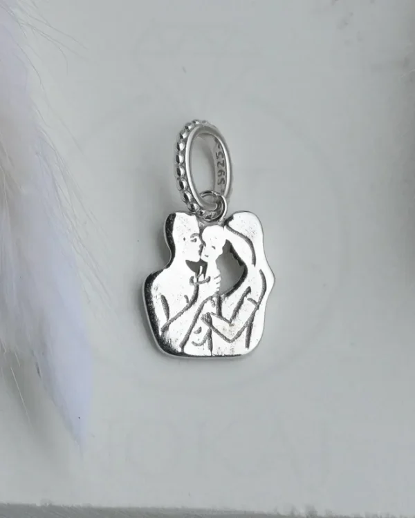 SREBRNI PRIVJESAK - MAJKA, OTAC I DIJETE (S251217-190005)