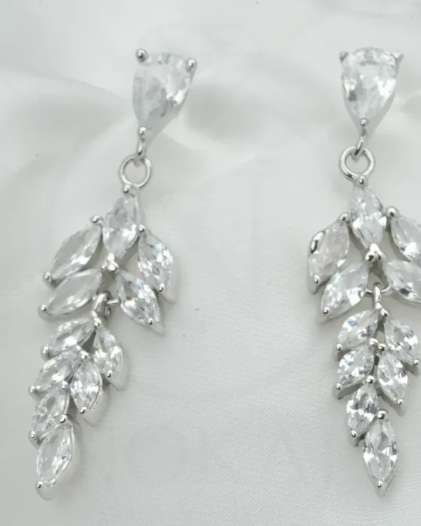 SREBRNE NAUŠNICE S CIRKONIMA (S251218-190437)