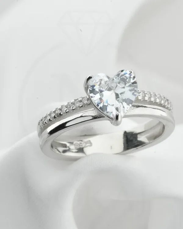 SREBRNI PRSTEN S CIRKONIMA - SRCE (S251219-185707)