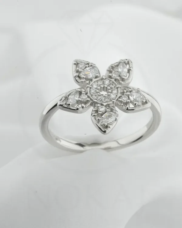 SREBRNI PRSTEN S CIRKONIMA (S251219-192740)