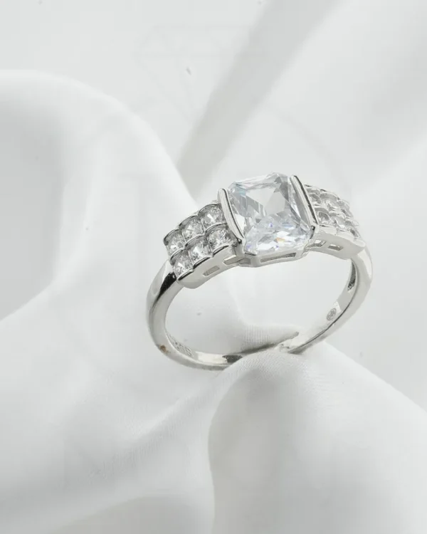 SREBRNI PRSTEN S CIRKONIMA (S251219-193815)