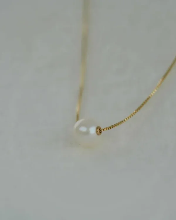 ZLATNA OGRLICA (Z251223-085617)