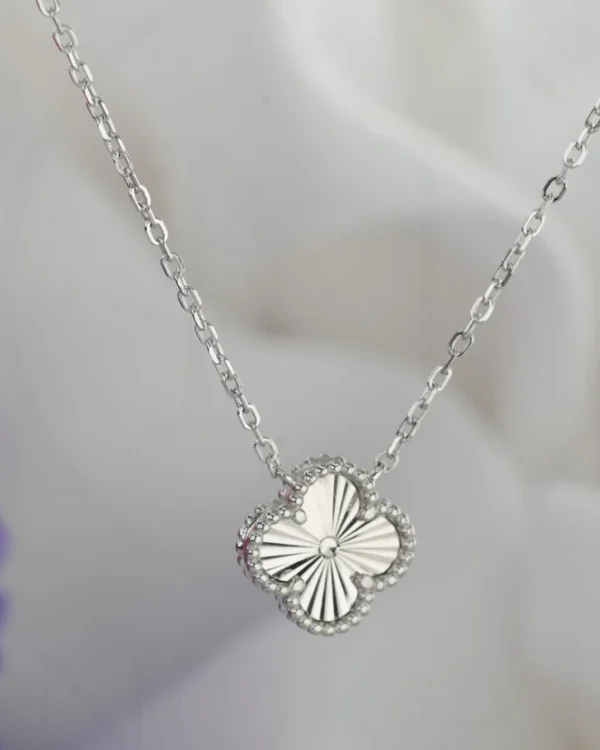 SREBRNA OGRLICA - DJETELINA (S260120-134754)