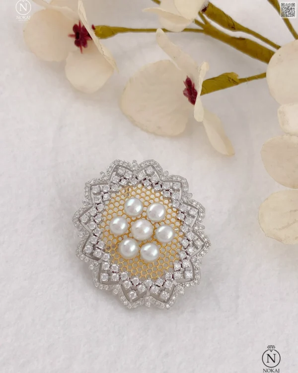 SREBRNI BROŠ S BISERIMA (S260205-131906)