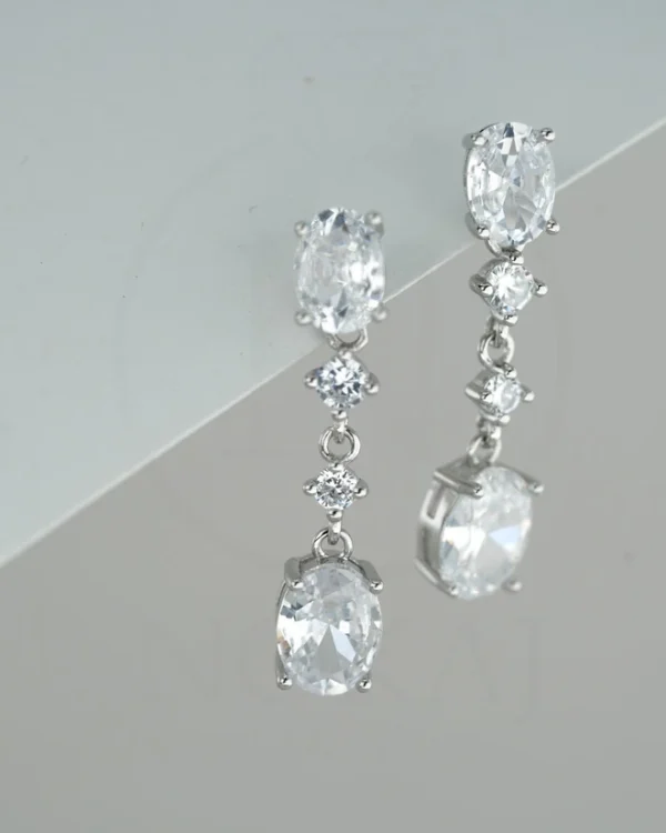 SREBRNE NAUŠNICE S CIRKONIMA (S260302-135248)