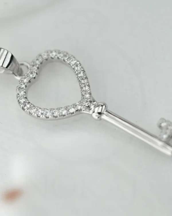 SREBRNI PRIVJESAK S CIRKONIMA - SRCE (S260309-130917)