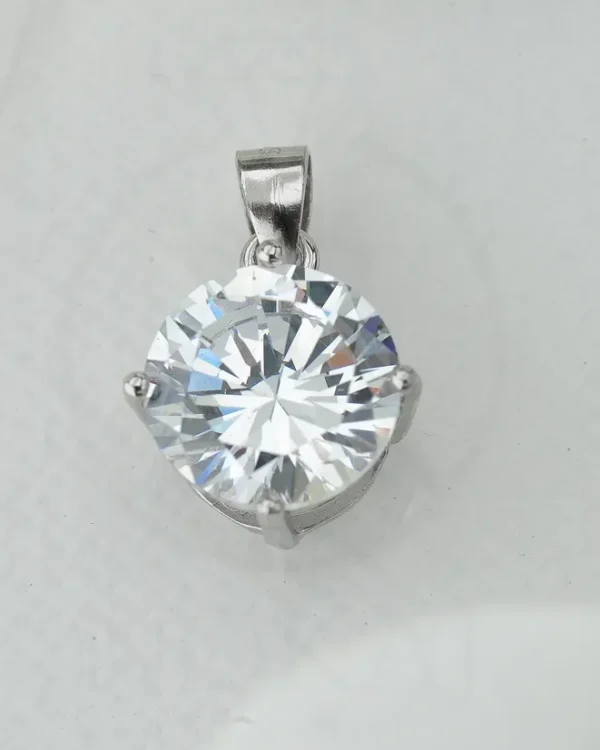 SREBRNI PRIVJESAK S CIRKONIMA (S260309-135052)