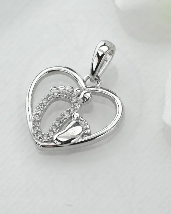 SREBRNI PRIVJESAK S CIRKONOM - DJEČJA STOPALA (S260309-162701)