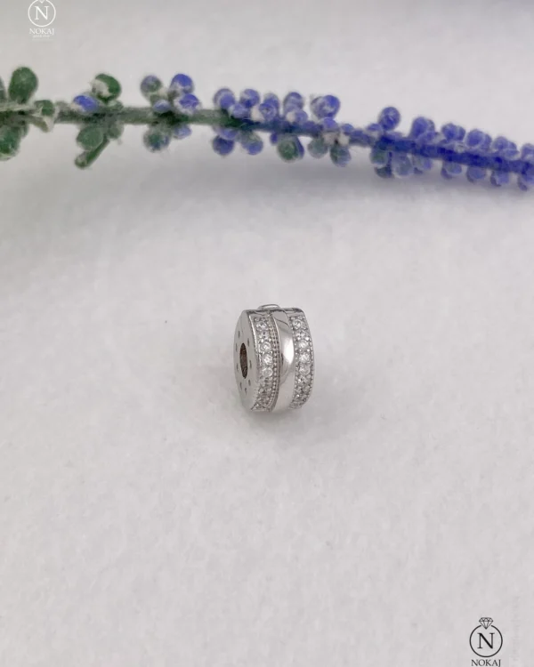 SREBRNI PRIVJESAK S CIRKONIMA (S260323-181155)