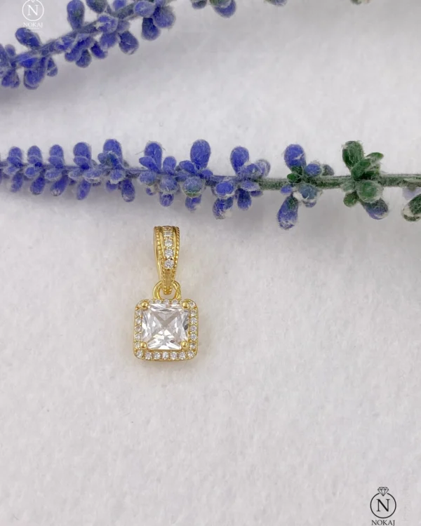 SREBRNI PRIVJESAK S CIRKONOM (S260324-175638)